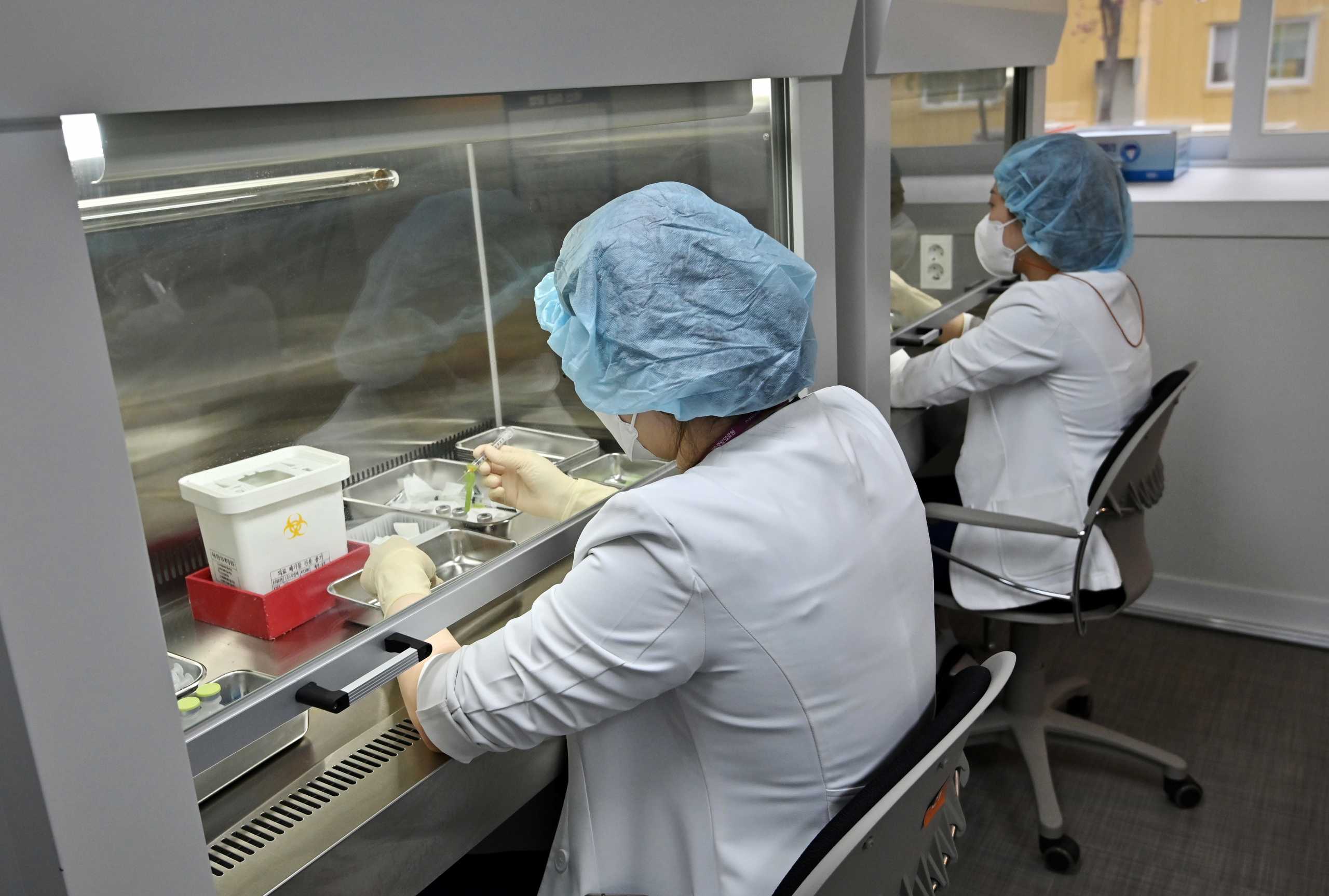 A nurse fills a syringe with the Pfizer-BioNTech coronavirus disease (COVID-19) vaccine at a vaccination centre in Seoul, South Korea March 20, 2021.  Jung Yeon-je