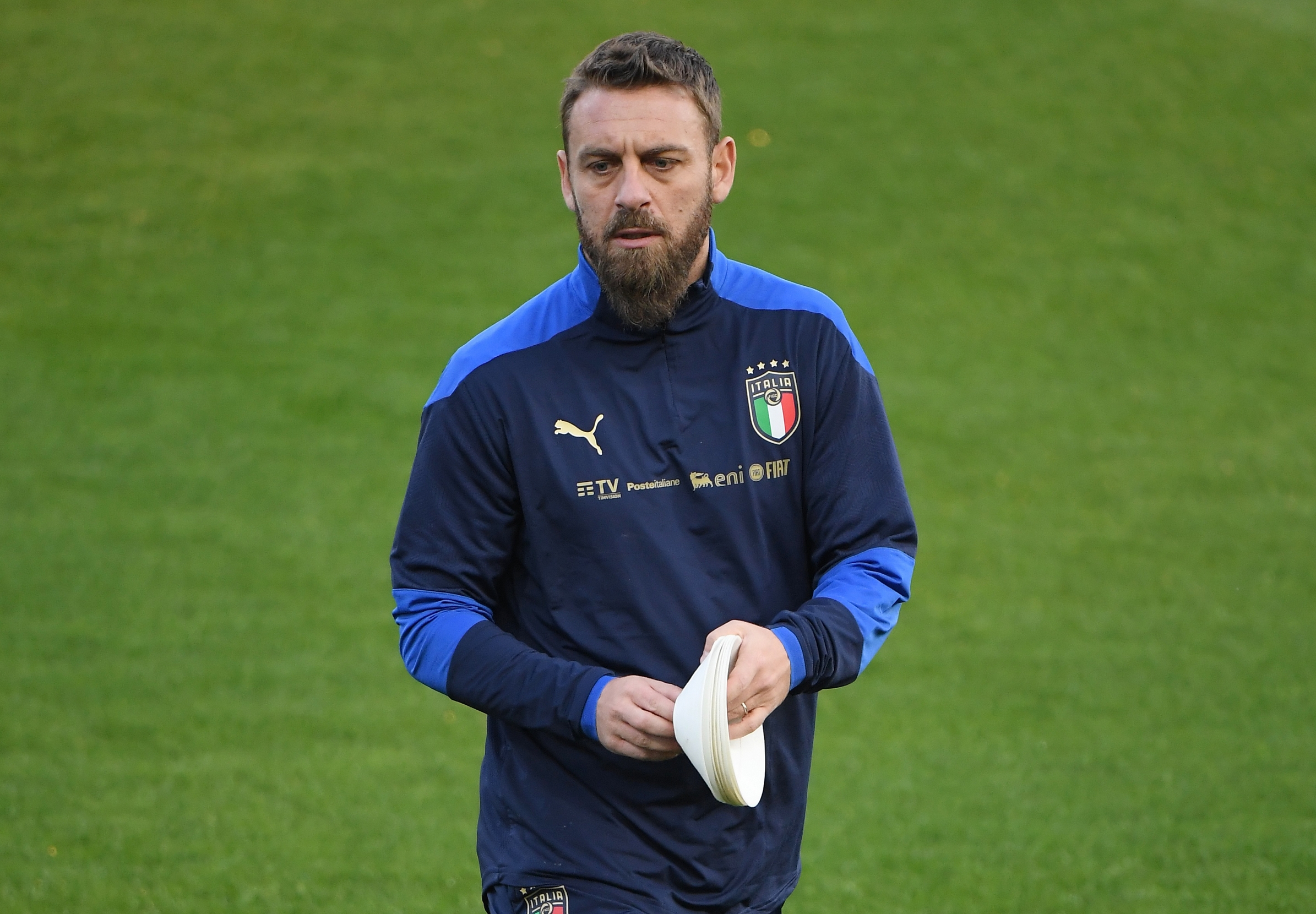 Soccer Football - World Cup Qualifiers Europe - Italy Training - Stadio Ennio Tardini, Parma, Italy - March 24, 2021 Italy assistant coach Daniele De Rossi during training REUTERS
