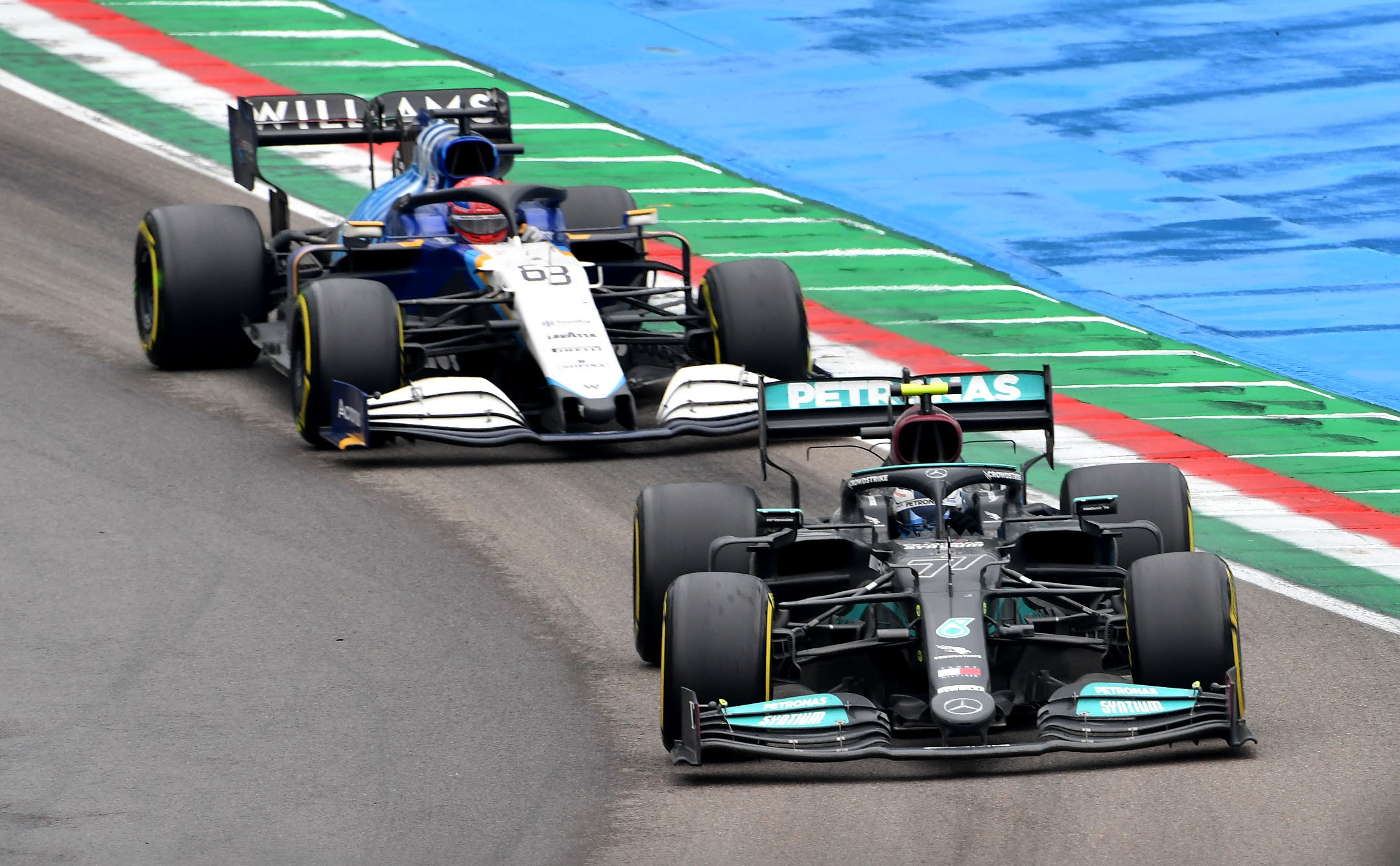 Formula One F1 - Emilia Romagna Grand Prix - Autodromo Enzo e Dino Ferrari, Imola, Italy - April 18, 2021 Mercedes' Valtteri Bottas and Williams' George Russell in action during the race REUTERS