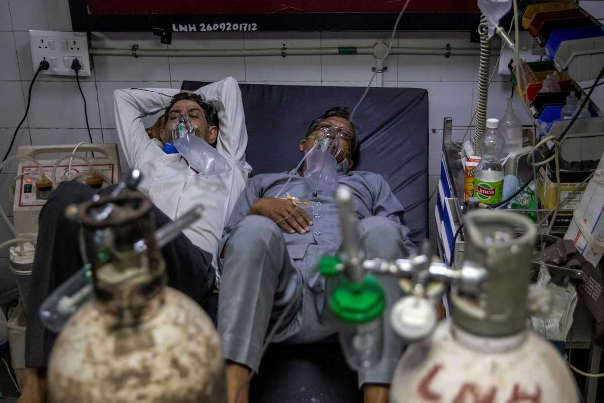 Κορονοϊός – Ινδία: Δυο – δυο οι ασθενείς στα κρεβάτια του νοσοκομείου και νεκροί στους διαδρόμους