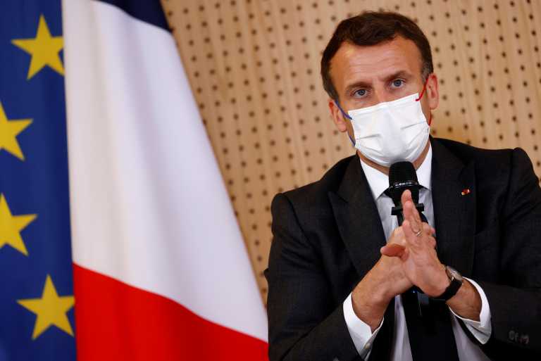 Ο Γάλλος πρόεδρος λέει ότι οι διεθνείς δυνάμεις θα πρέπει να χαράξουν «σαφείς κόκκινες γραμμές» με τη Μόσχα