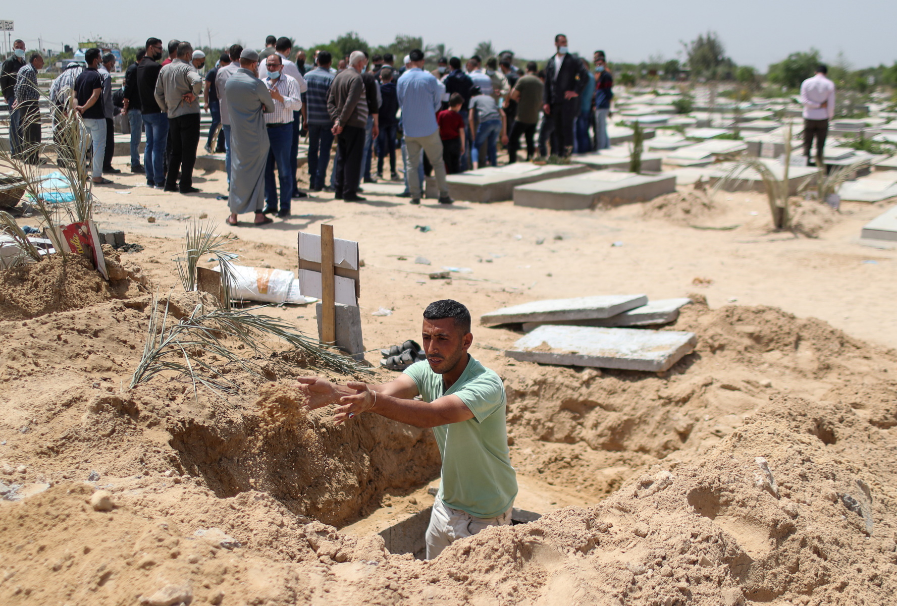 Κορονοϊός – Γάζα: Στα όριά τους γιατροί και νεκροθάφτες – «Φράκαραν» νοσοκομεία και νεκροταφεία (pics)