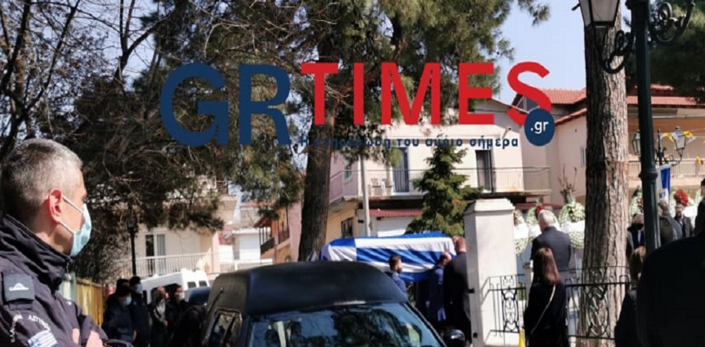 Θεσσαλονίκη – Μπόρις Μουζενίδης: Τυλιγμένο με τη γαλανόλευκη το φέρετρο – Ο κορονοϊός νίκησε τον οραματιστή επιχειρηματία
