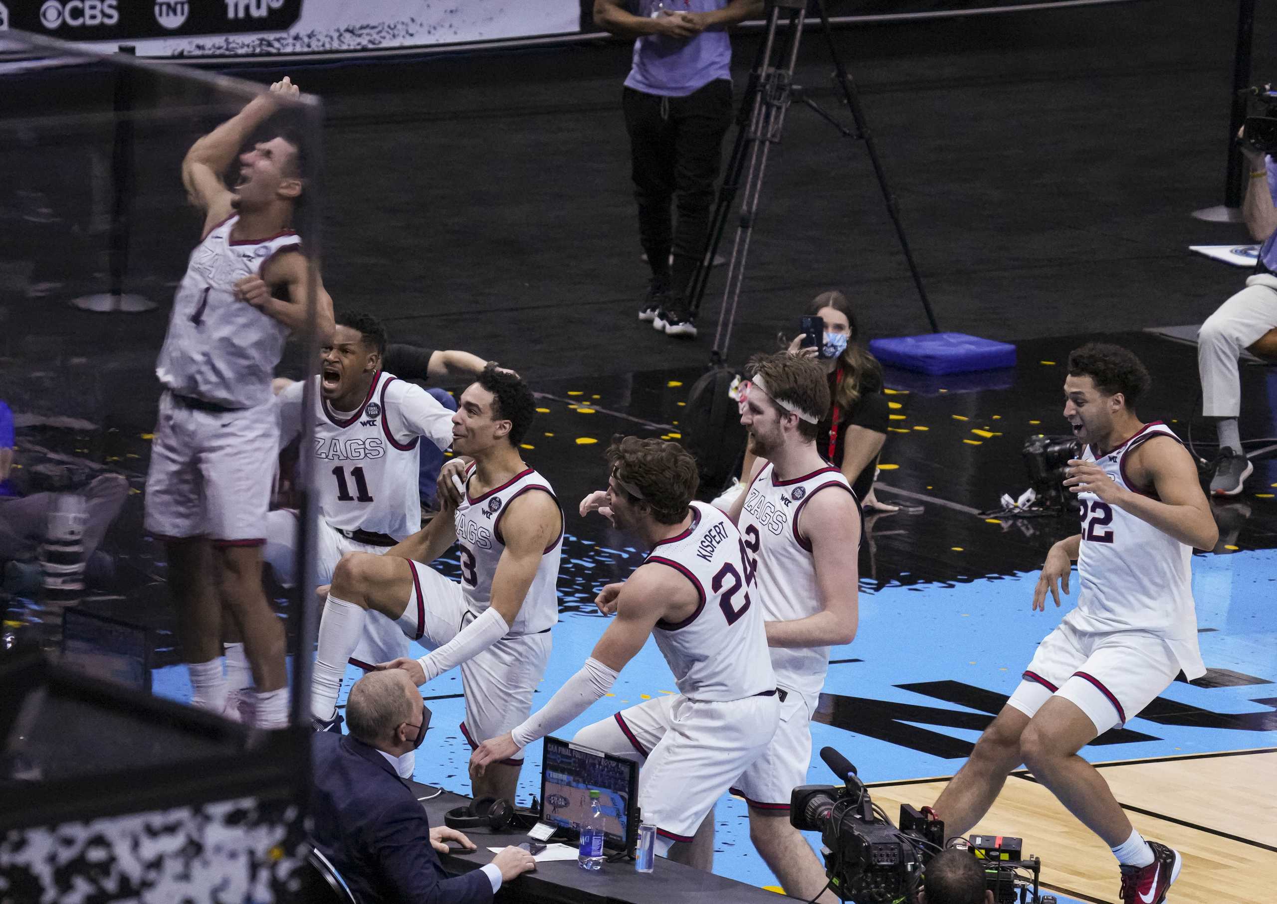 Apr 3, 2021; Indianapolis, Indiana, USA; Gonzaga Bulldogs guard Jalen Suggs (1) and his team celebrates Suggs making the game winning basket against the UCLA Bruins during the overtime in the national semifinals of the Final Four of the 2021 NCAA Tournament at Lucas Oil Stadium. Mandatory Credit: Kyle Terada-USA TODAY Sports