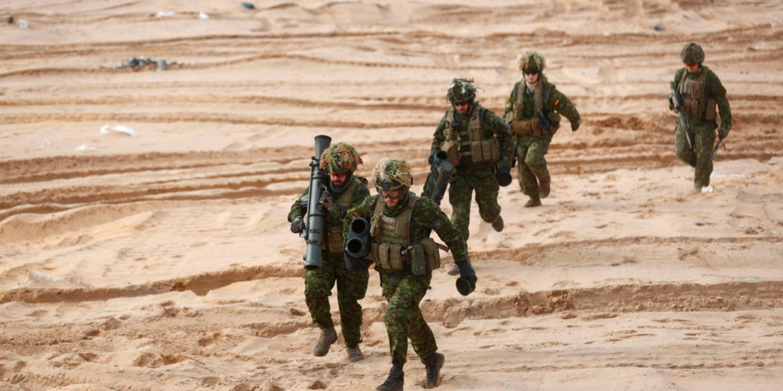 NATO: Ανησυχεί με το ρωσικό στρατό που συγκεντρώνεται στα σύνορα με την Ουκρανία