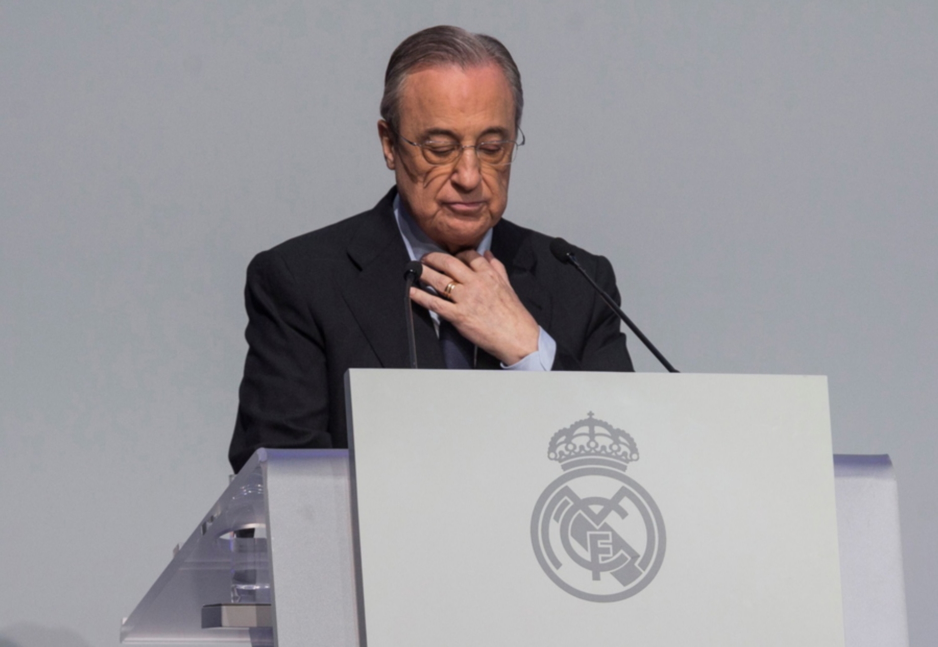 epa09110453 (FILE) - A file picture shows Real Madrid's president Florentino Perez delivering a speech during the event held to award members with 25, 50 and 60 years of membership at the IFEMA Trade Fair Center in Madrid, Spain, 03 November 2018 (reissued 01 April 2021). Florentino Perez has demanded the Electoral Board to start the procedure to call for the club's presidential elections, after the Board of Directors meeting held on 01 April 2021.  EPA