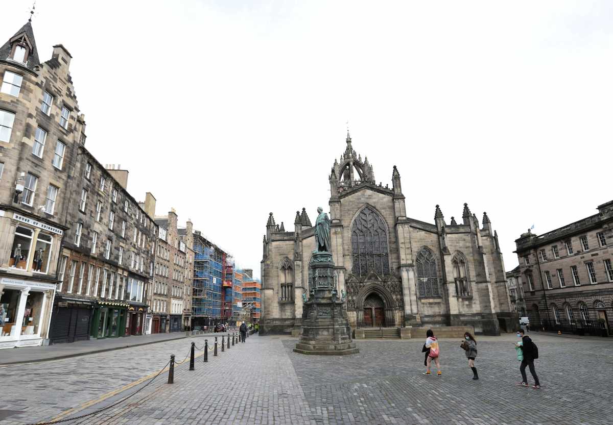 Το κάστρο του Εδιμβούργου και οι ιστορικοί χώροι της Σκωτίας ανοίγουν ξανά για τους επισκέπτες