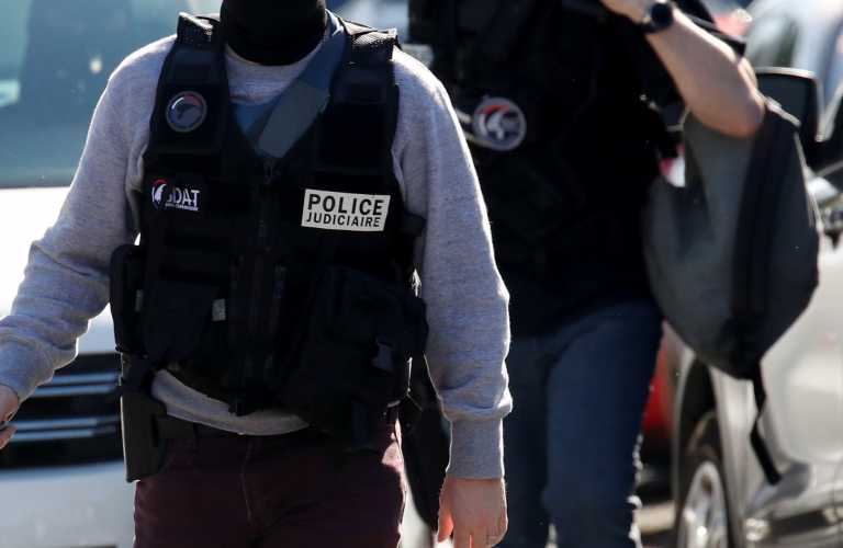 Παραδόθηκε ένας από τους Ιταλούς πρώην τρομοκράτες που ξέφυγαν τη σύλληψη στην επιχείρηση «κόκκινες σκιές»