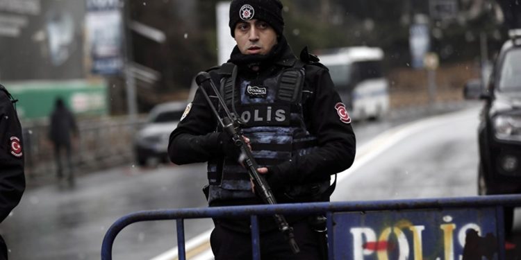 Τουρκία: Αστυνομικές επιχειρήσεις “σκούπα” στην αμυντική βιομηχανία για “γκιουλενιστές κατασκόπους”
