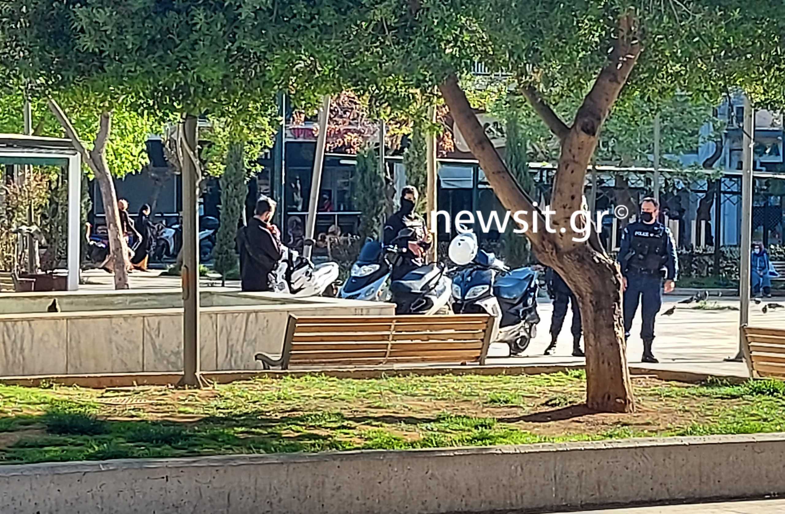 Έλεγχοι και προσαγωγές στον Άγιο Παντελεήμονα για τα μέτρα κατά του κορονοϊού (pics)