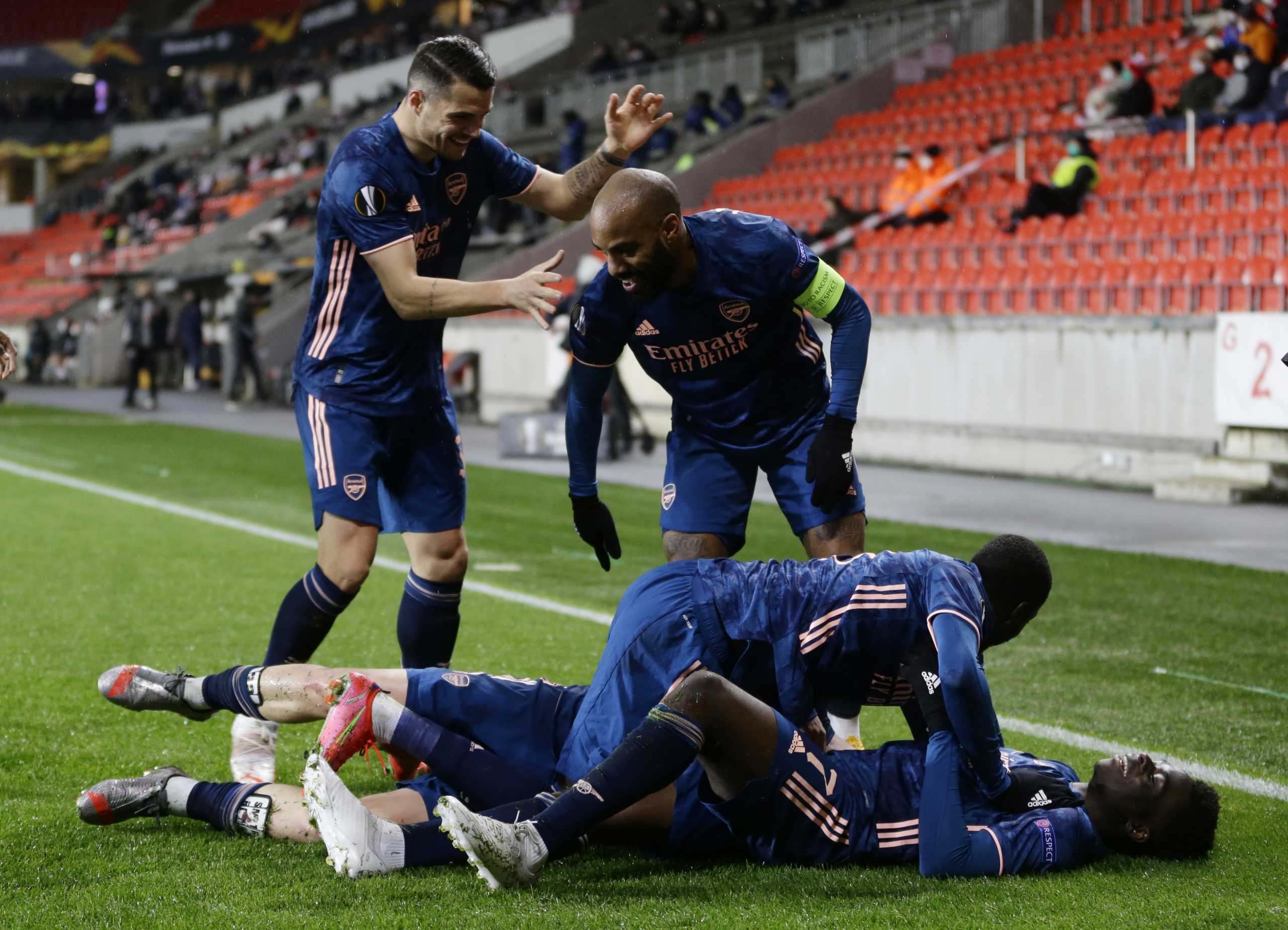 Soccer Football - Europa League - Quarter Final Second Leg - Slavia Prague v Arsenal - Sinobo Stadium, Prague, Czech Republic - April 15, 2021  Arsenal's Bukayo Saka celebrates scoring their third goal with teammates REUTERS