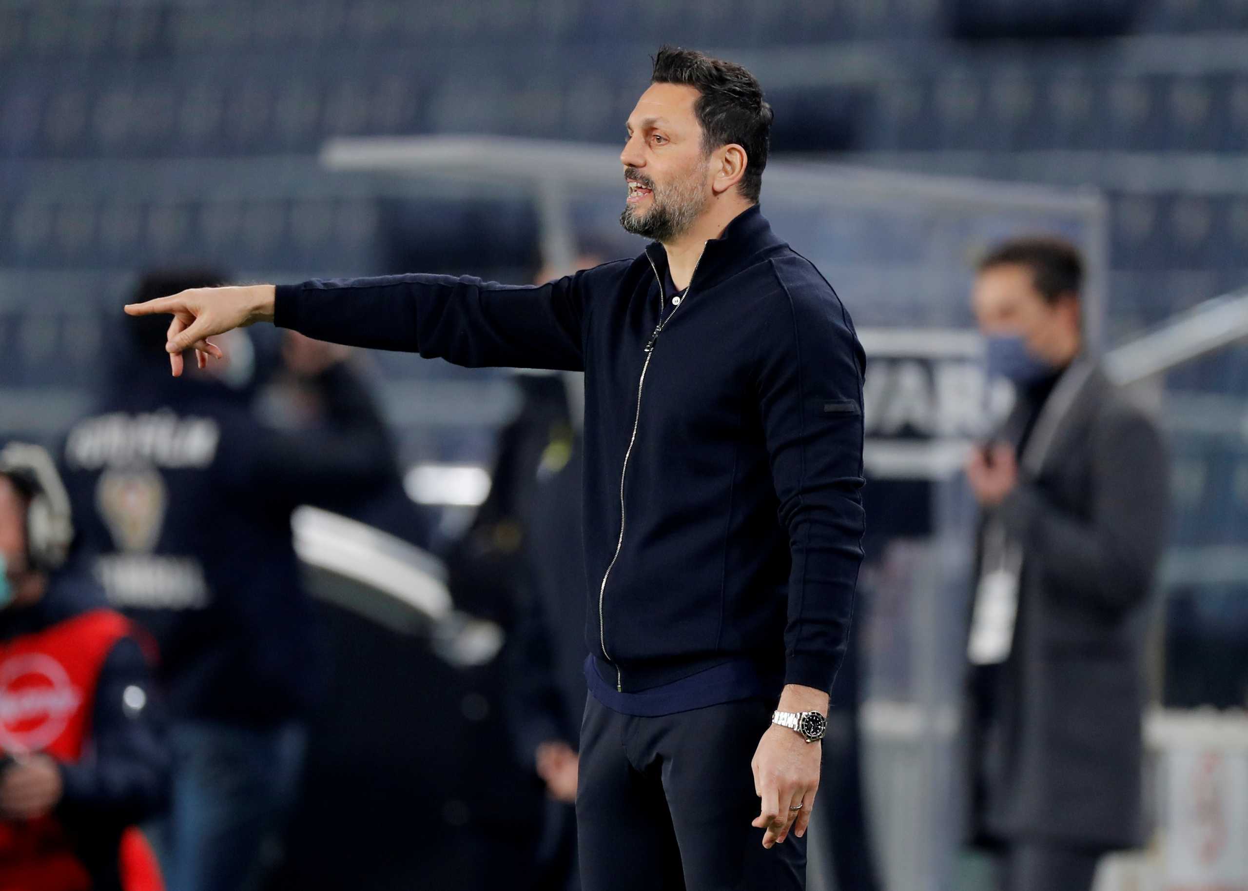 FILE PHOTO: Soccer Football - Super Lig - Fenerbahce v Galatasaray - Sukru Saracoglu Stadium, Istanbul, Turkey - February 6, 2021 Fenerbahce coach Erol Bulut Pool via REUTERS