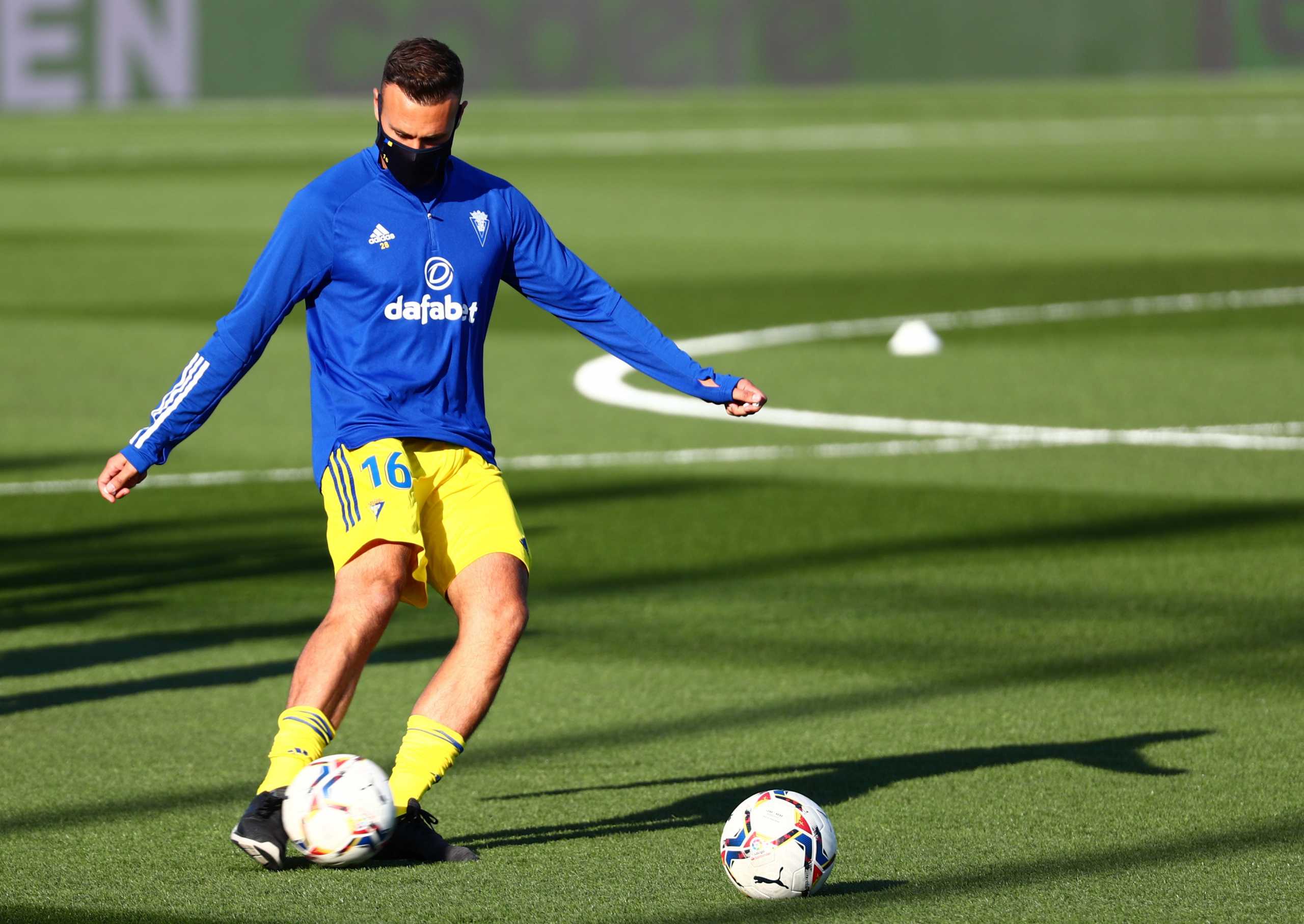 FILE PHOTO: Soccer Football - La Liga Santander - Real Madrid v Cadiz - Estadio Alfredo Di Stefano, Madrid, Spain - October 17, 2020  Cadiz's Juan Cala during the warm up before the match REUTERS