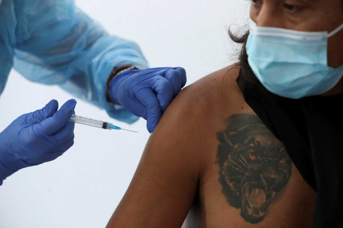 Χιλή: Το εμβόλιο της AstraZeneca θα χορηγείται μόνο σε άνδρες