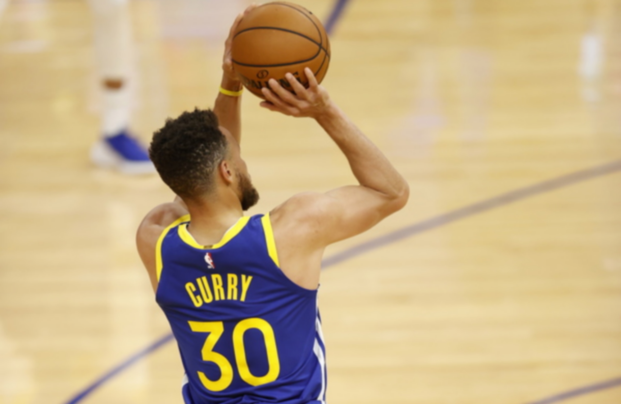 epa09131928 Golden State Warriors guard Stephen Curry shoots a three point shot against the Denver Nuggets during the second half of the NBA basketball game between the Denver Nuggets and Golden State Warriors at Chase Center in San Francisco, California, USA, 12 April 2021. Curry scored 53 points in the game, surpassing  Golden State Warriors legend Wilt Chamberlain for a franchise all-time leading scorer. The Hall of Famer Wilt Champerlain, who last played for the Warriors in 1965 scored 17,783 points during his six-year stint with the Warriors was a franchise scoring leader which stood for 56 years.  EPA