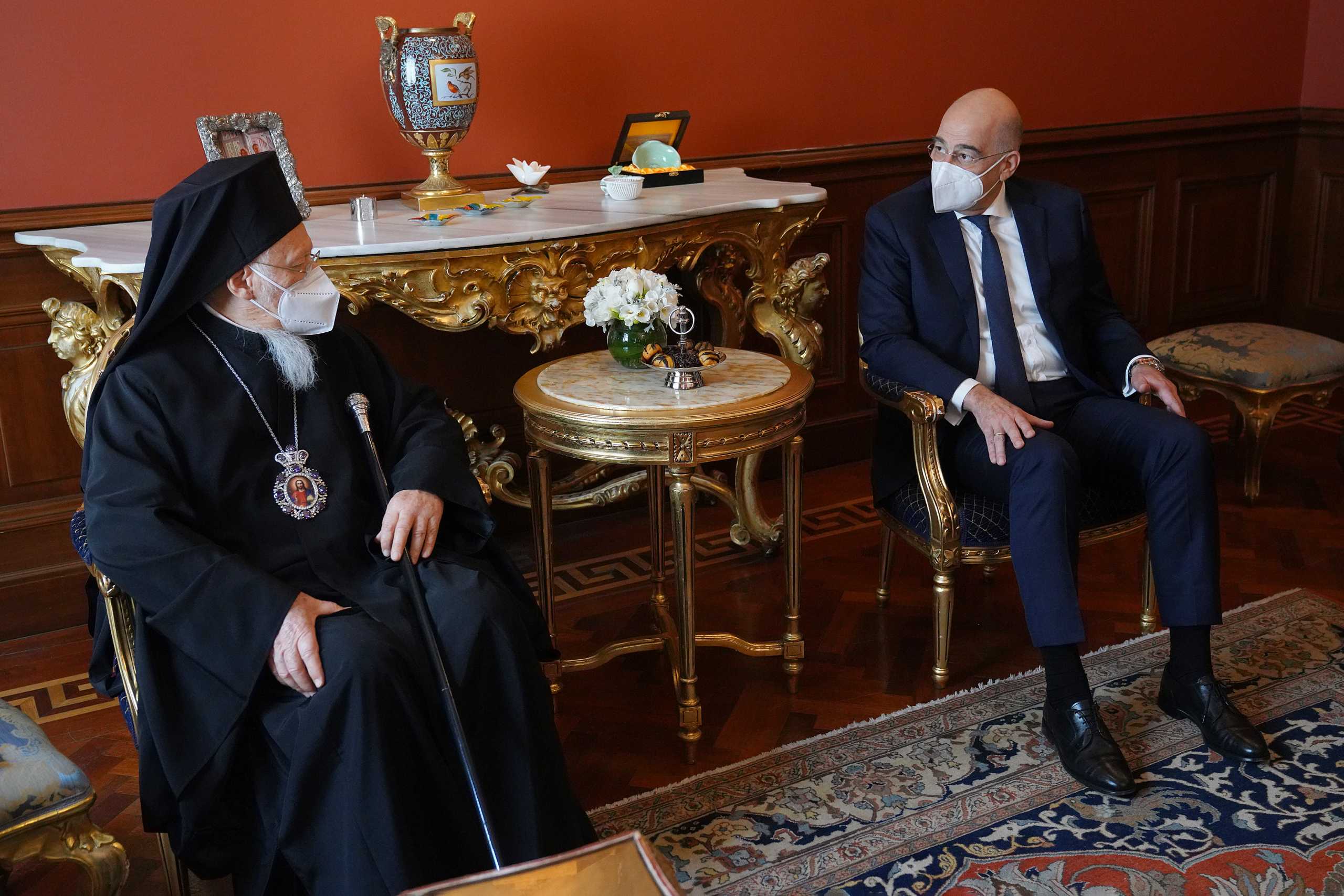 Συνάντηση Δένδια με τον Οικουμενικό Πατριάρχη Βαρθολομαίο στην Κωνσταντινούπολη (pics)