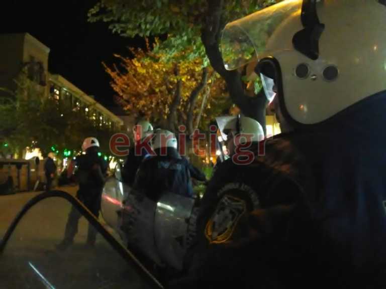 Ηράκλειο: «Αστακός» η πλατεία Ελευθερίας για τον φόβο κορονοπάρτι – Ένταση και προσαγωγές