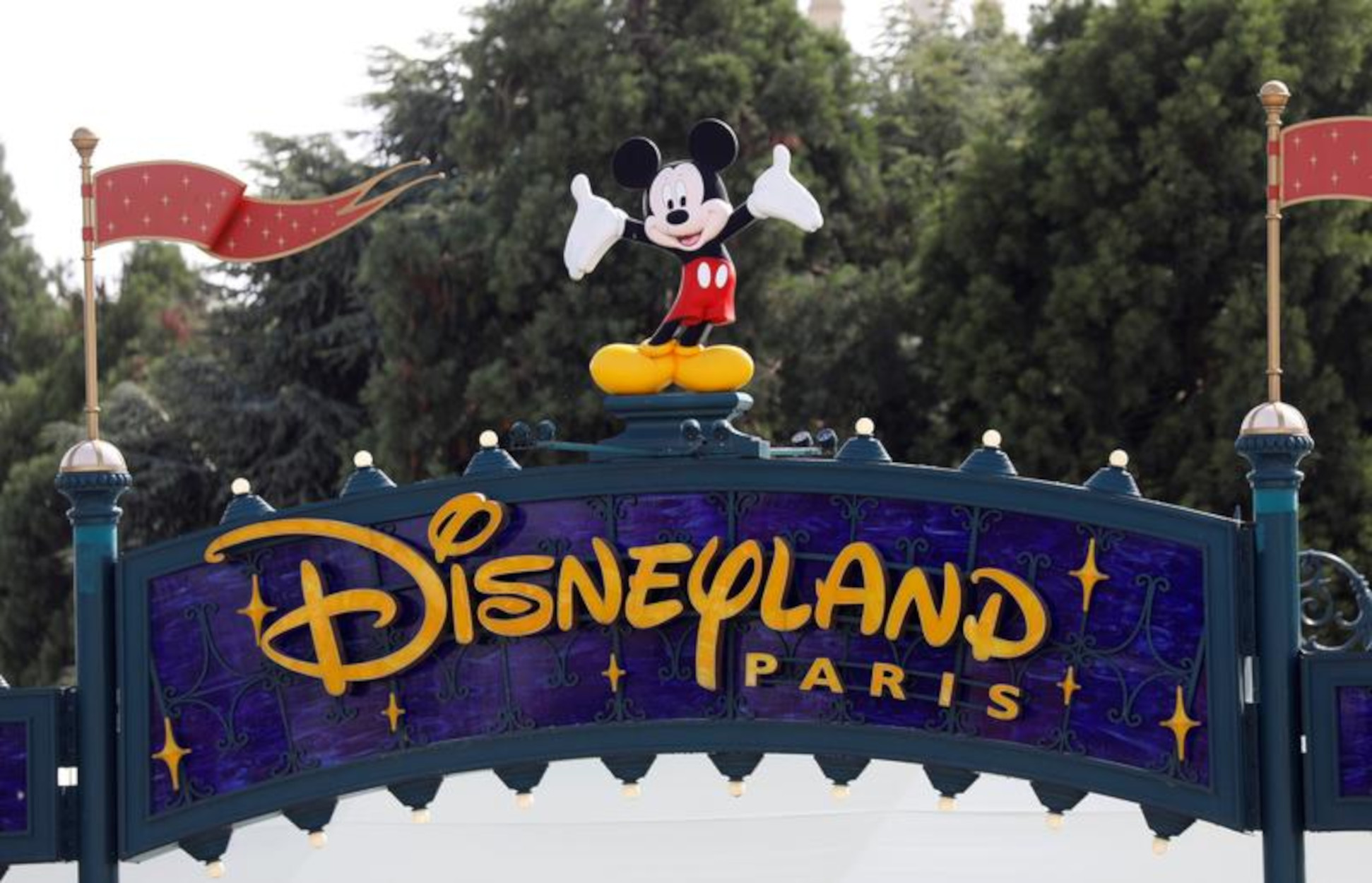 Η Disneyland γίνεται… εμβολιαστικό κέντρο!