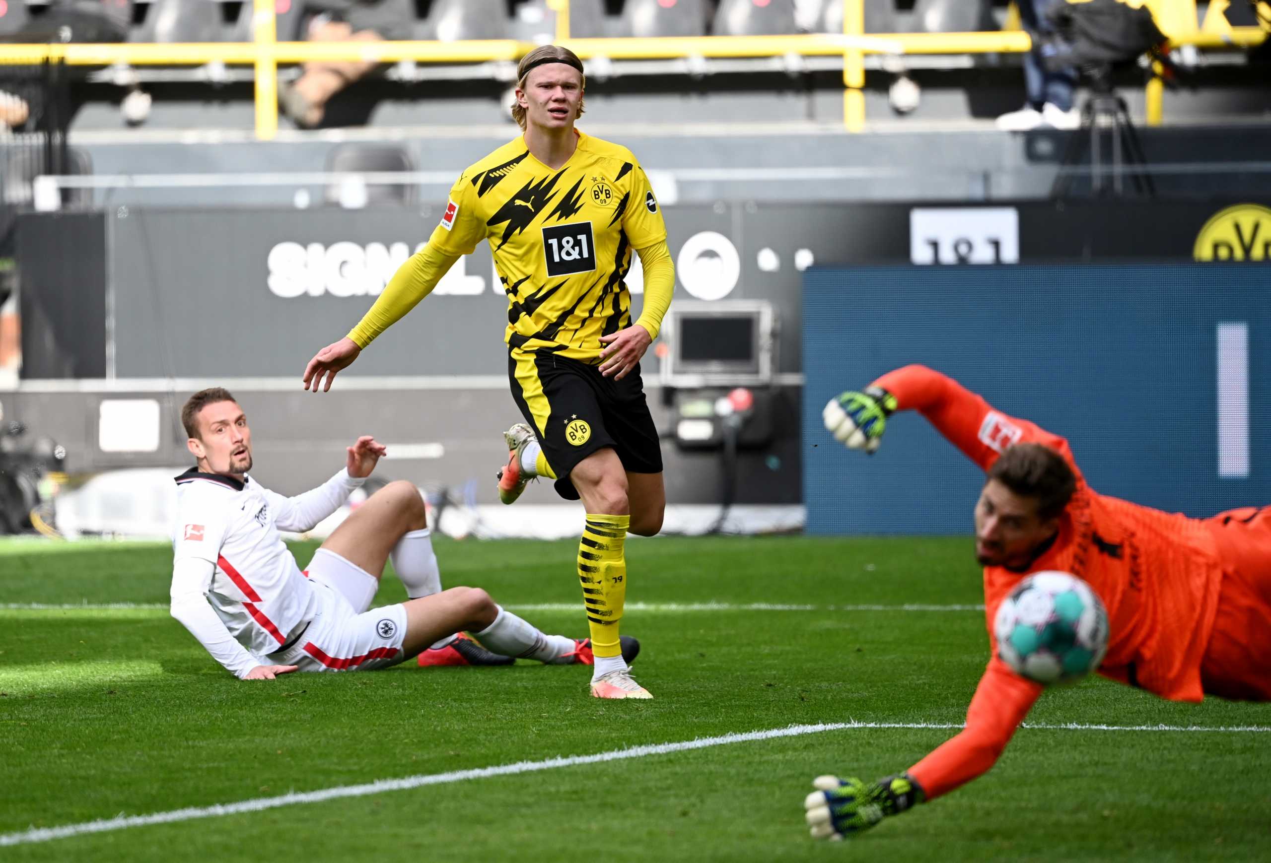 Soccer Football - Bundesliga - Borussia Dortmund v Eintracht Frankfurt - Signal Iduna Park, Dortmund, Germany - April 3, 2021 Borussia Dortmund's Erling Braut Haaland watches his shot go wide Pool via REUTERS