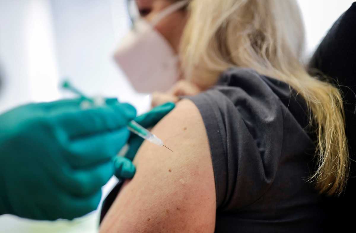 Εμβολιασμοί: Άνοιξε σήμερα η πλατφόρμα για την ηλικιακή ομάδα 50-54 ετών