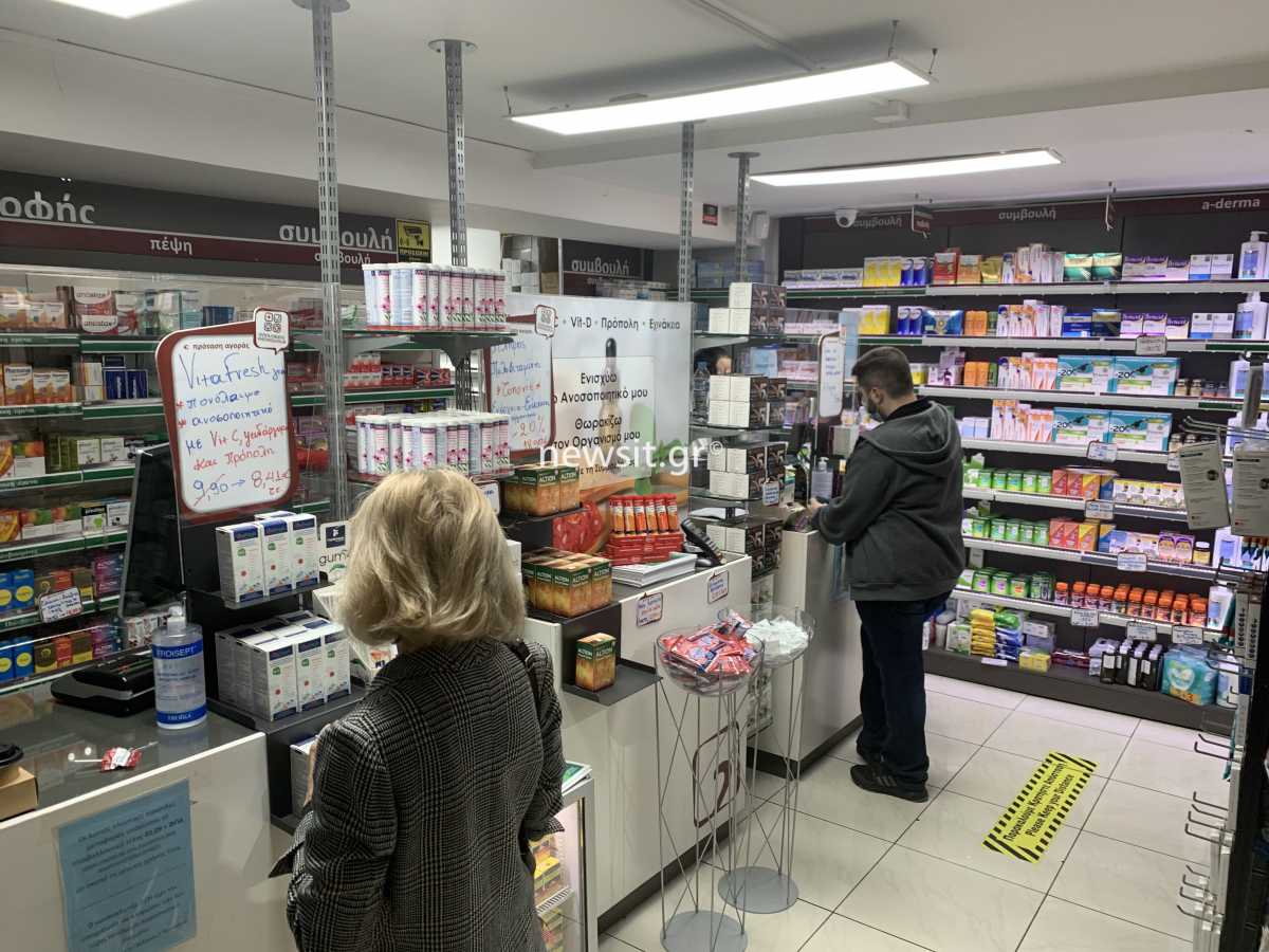 Βροχή οι ακυρώσεις των εμβολιασμών με το Astrazeneca – Τι λένε οι φαρμακοποιοί στο newsit.gr