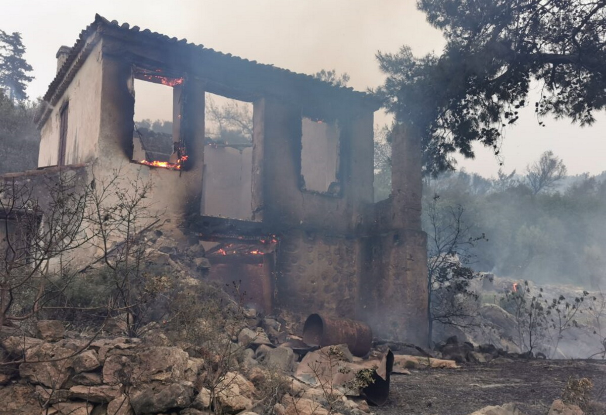 Σε ύφεση η πυρκαγιά στη Σάμο