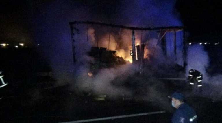 Εγνατία: Φορτηγό πήρε φωτιά εν κινήσει στην Εγνατία οδό (pic)