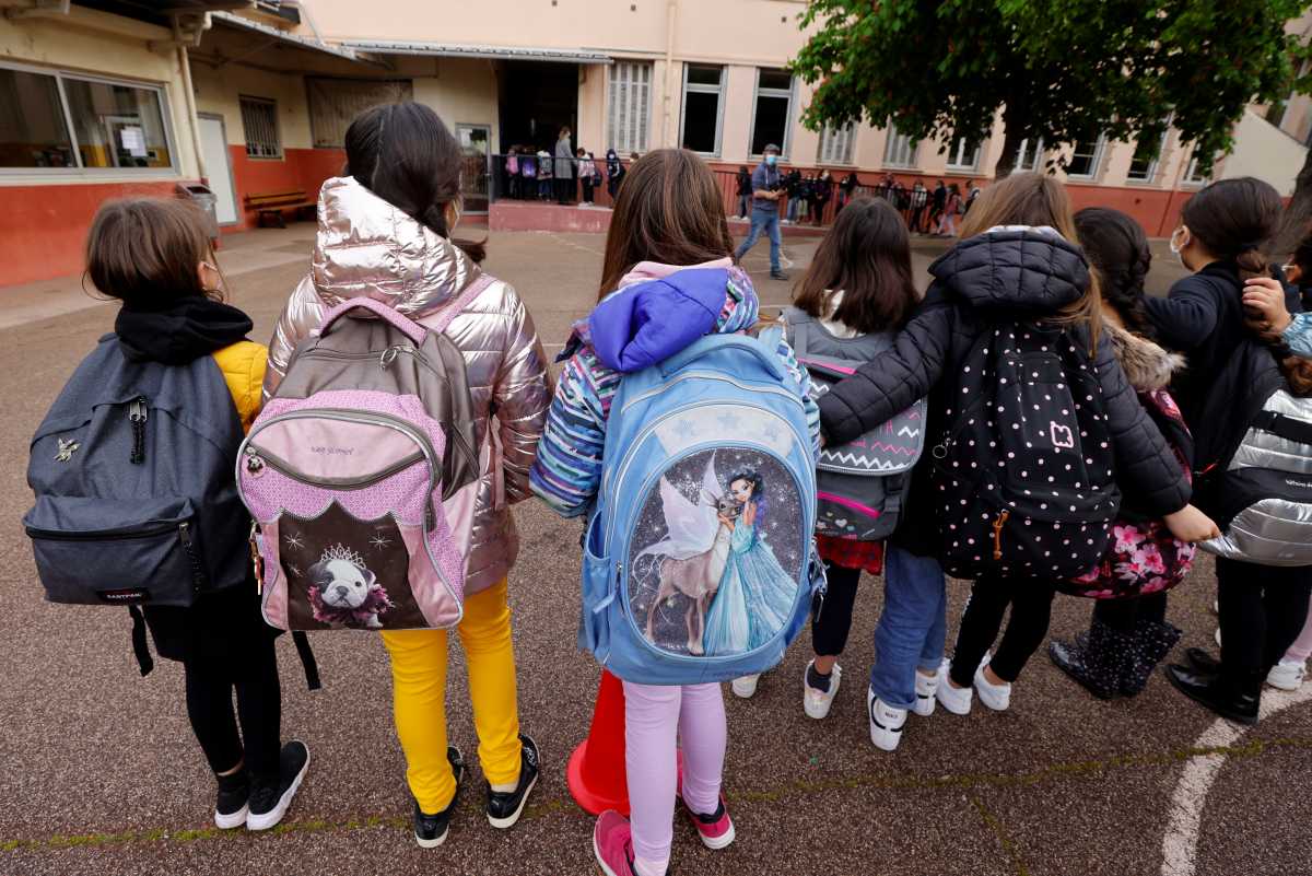 Κορονοϊός και σχολεία: Καθημερινός έλεγχος και όχι καραντίνα για τις επαφές κρουσμάτων