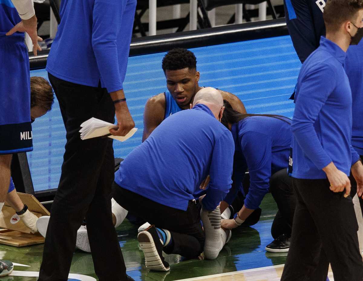 Τραυματίστηκε ο Αντετοκούνμπο και «λύγισαν» στην παράταση οι Μπακς – Τα αποτελέσματα στο NBA