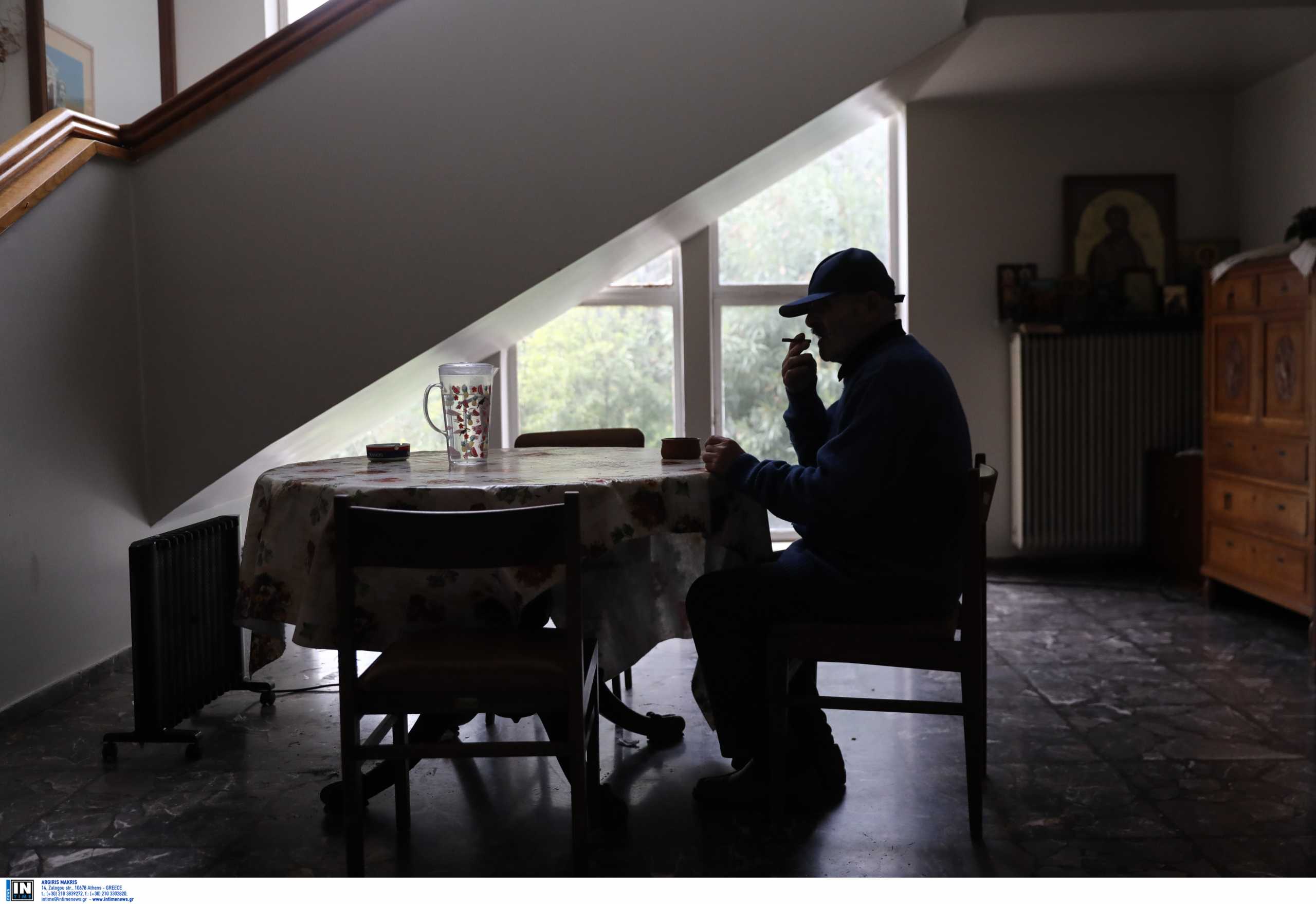Κορονοϊός: Σε σπίτια και γηροκομεία αναζητούν την αιτία της αυξημένης θνητότητας