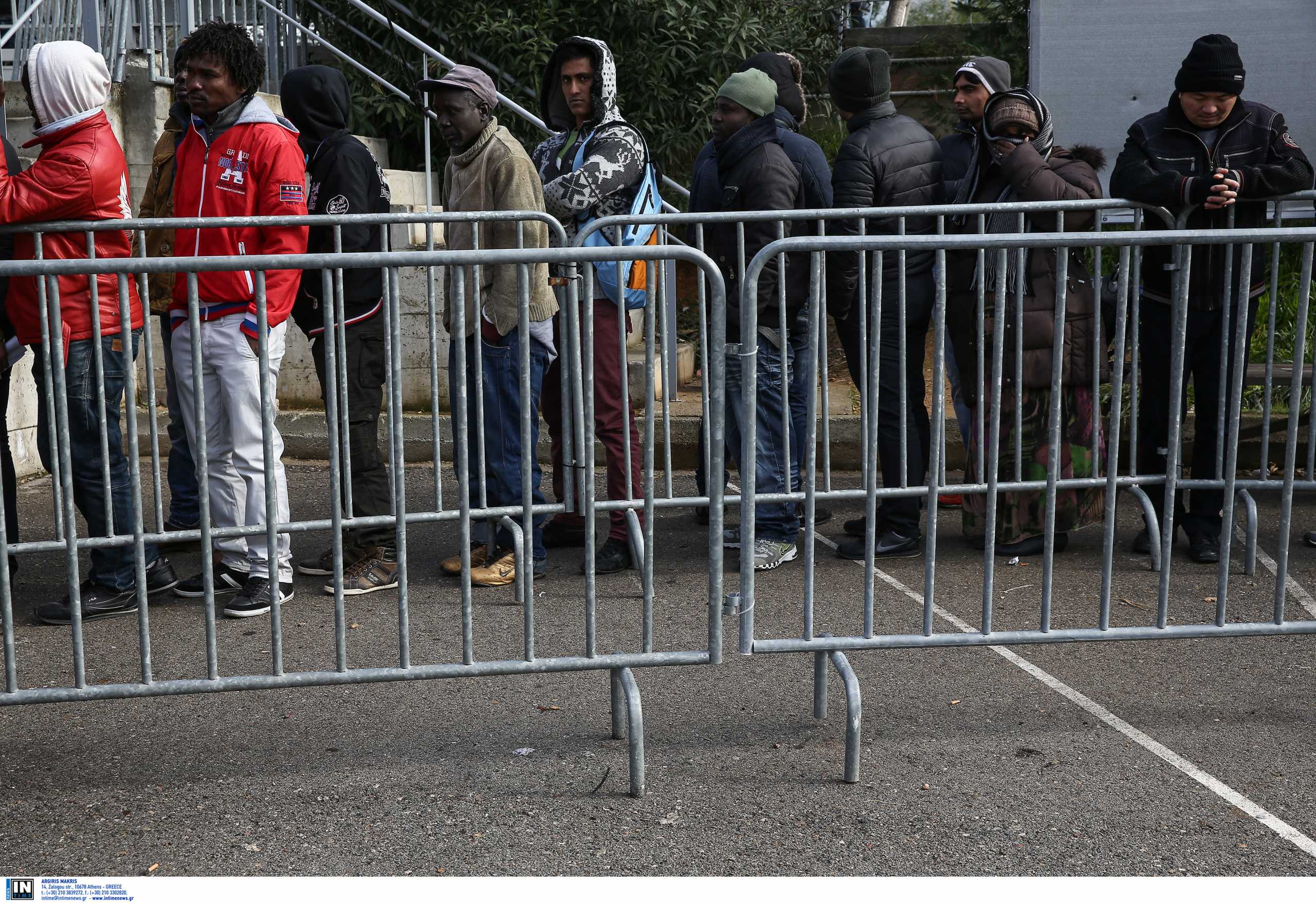Υπ. Μετανάστευσης: Κόβεται το οικονομικό βοήθημα σε αιτούντες άσυλο που δεν στεγάζονται σε δομές 