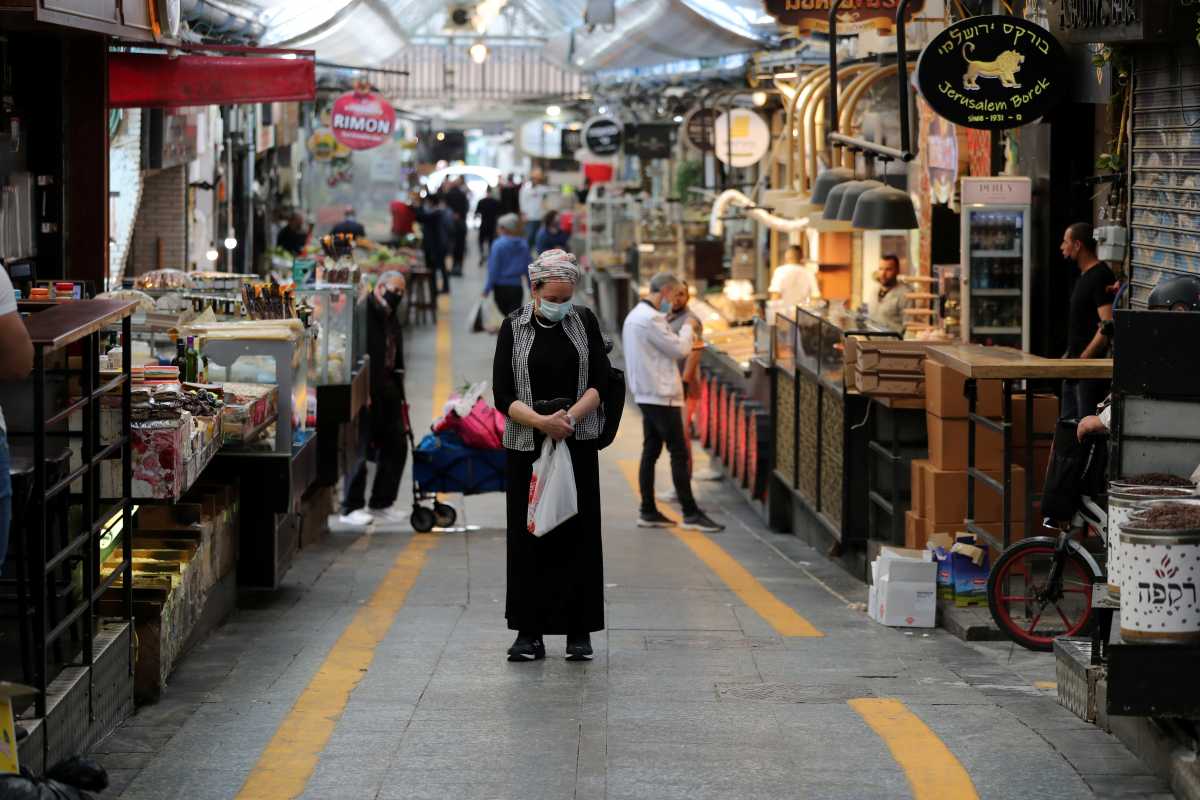 Το Ισραήλ «ακινητοποιήθηκε» για δύο λεπτά εις ανάμνησιν του Ολοκαυτώματος (pics, vids)