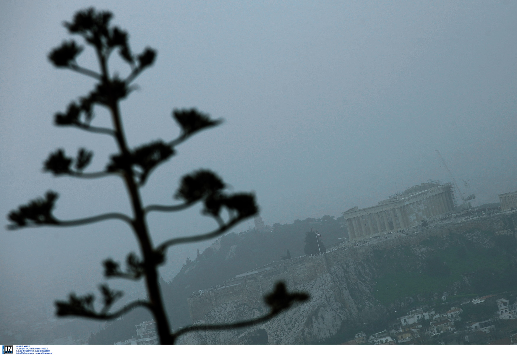 Καιρός σήμερα: Αποπνικτικός «επισκέπτης» – Αφρικανική σκόνη με λασποβροχές