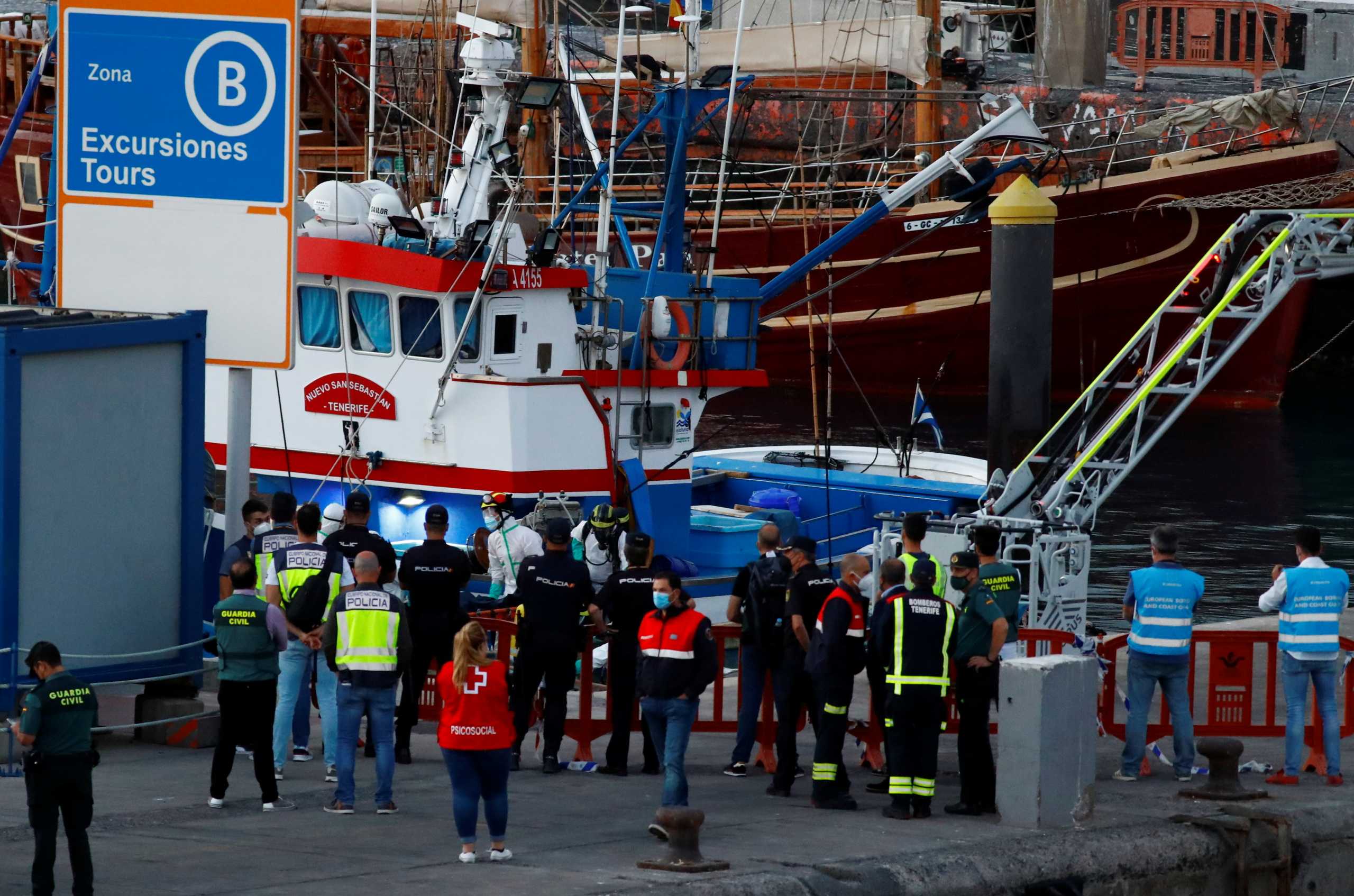 Κανάρια Νησιά: Φρίκη! Έφτασε στις ακτές βάρκα με 24 πτώματα