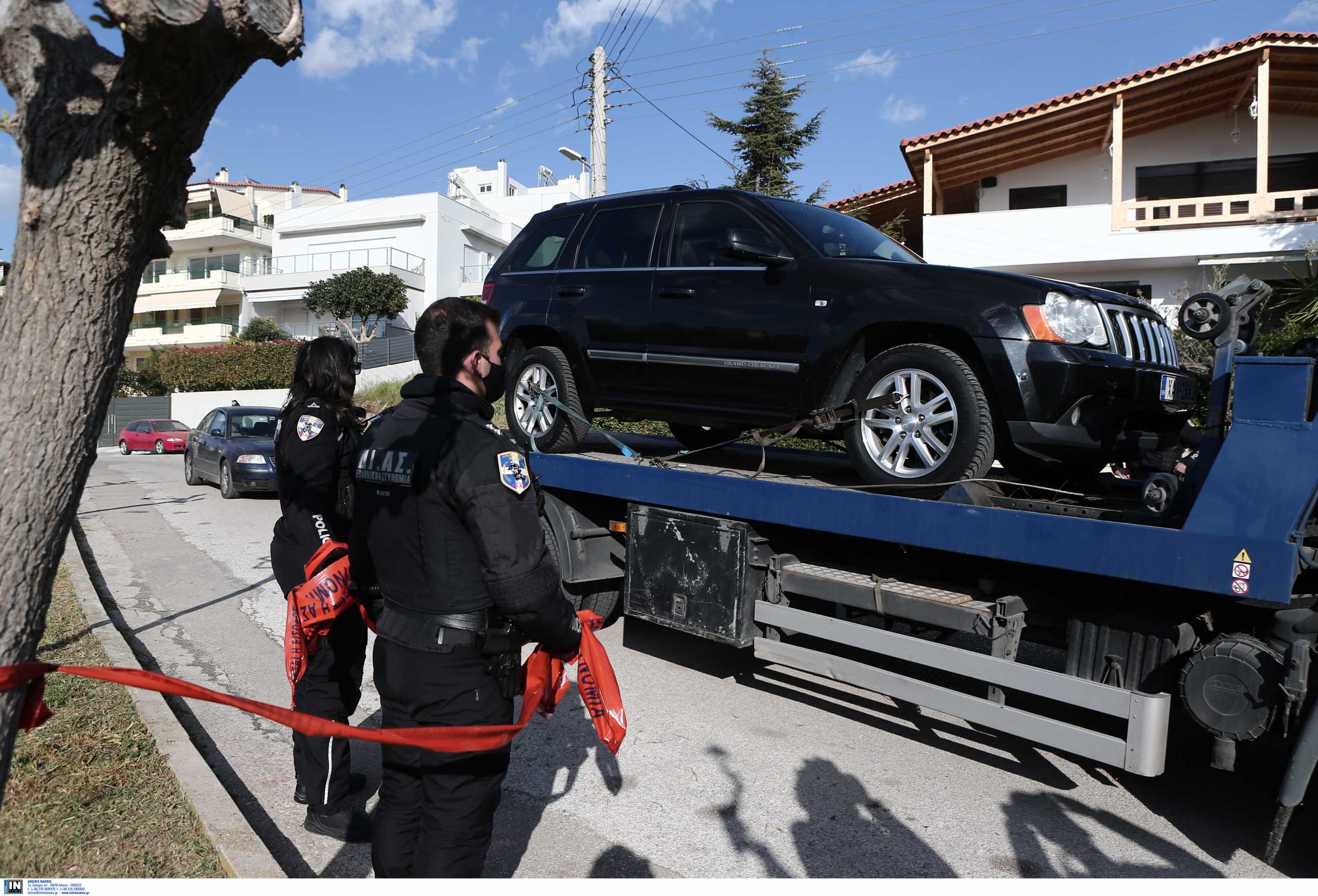 Θα «μιλήσει» το κινητό του Γιώργου Καραϊβάζ; Είναι χτυπημένο από σφαίρα