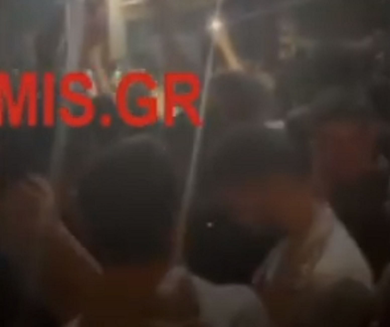 Πάτρα: Ξέφρενο κορονοπάρτι 50 μέτρα από το αστυνομικό τμήμα – «Στο καρναβάλι είχε λιγότερο κόσμο» (video)