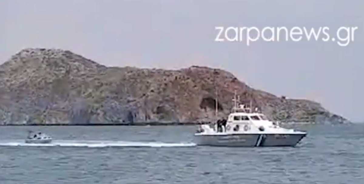 Χανιά: Λιμενικό ρυμούλκησε βάρκα με ψαράδες που έπλεε ακυβέρνητη (video)