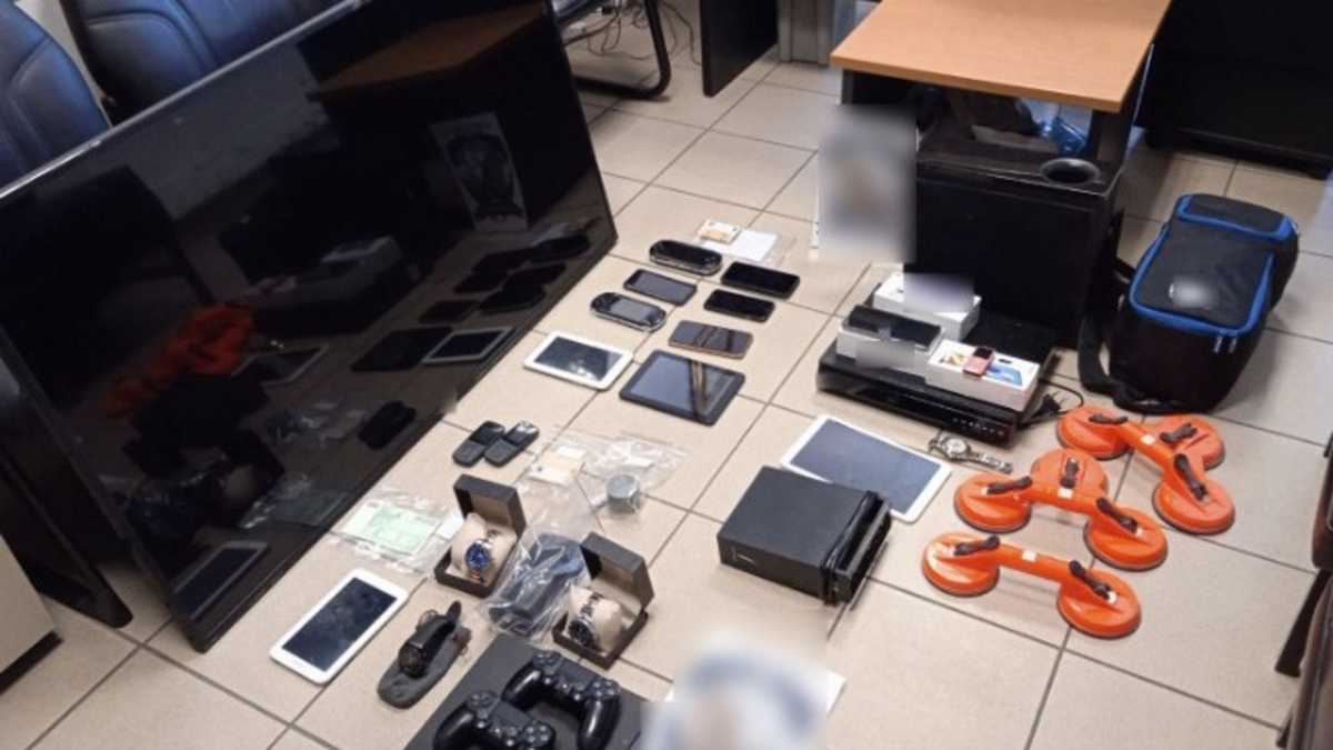 Ηράκλειο: Έκλεβε τσαντάκια από γραφεία και αυτοκίνητα – Έκανε και αναλήψεις με κλεμμένες κάρτες