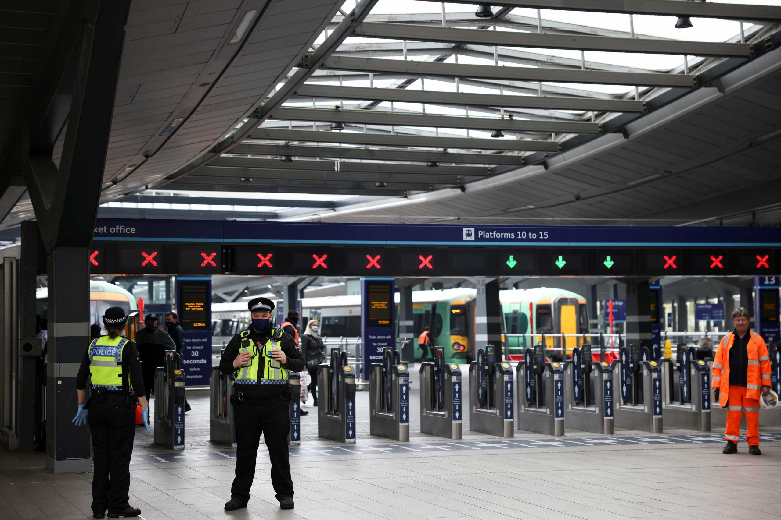 Police officers stand guard at London Bridge station after it was evacuated following a security alert, in London, Britain April 21, 2021. REUTERS