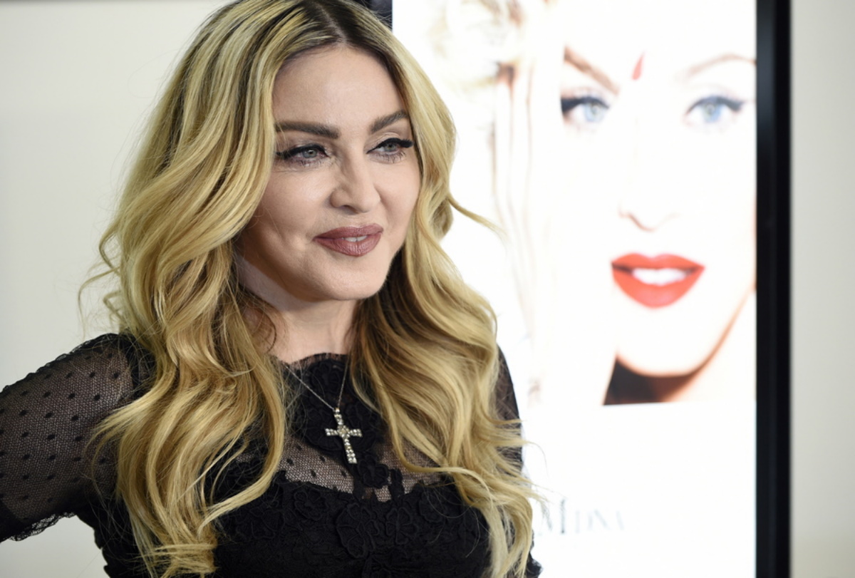 Η Madonna χορεύει και γιορτάζει την έναρξη ακροάσεων της ταινίας για τη ζωή της