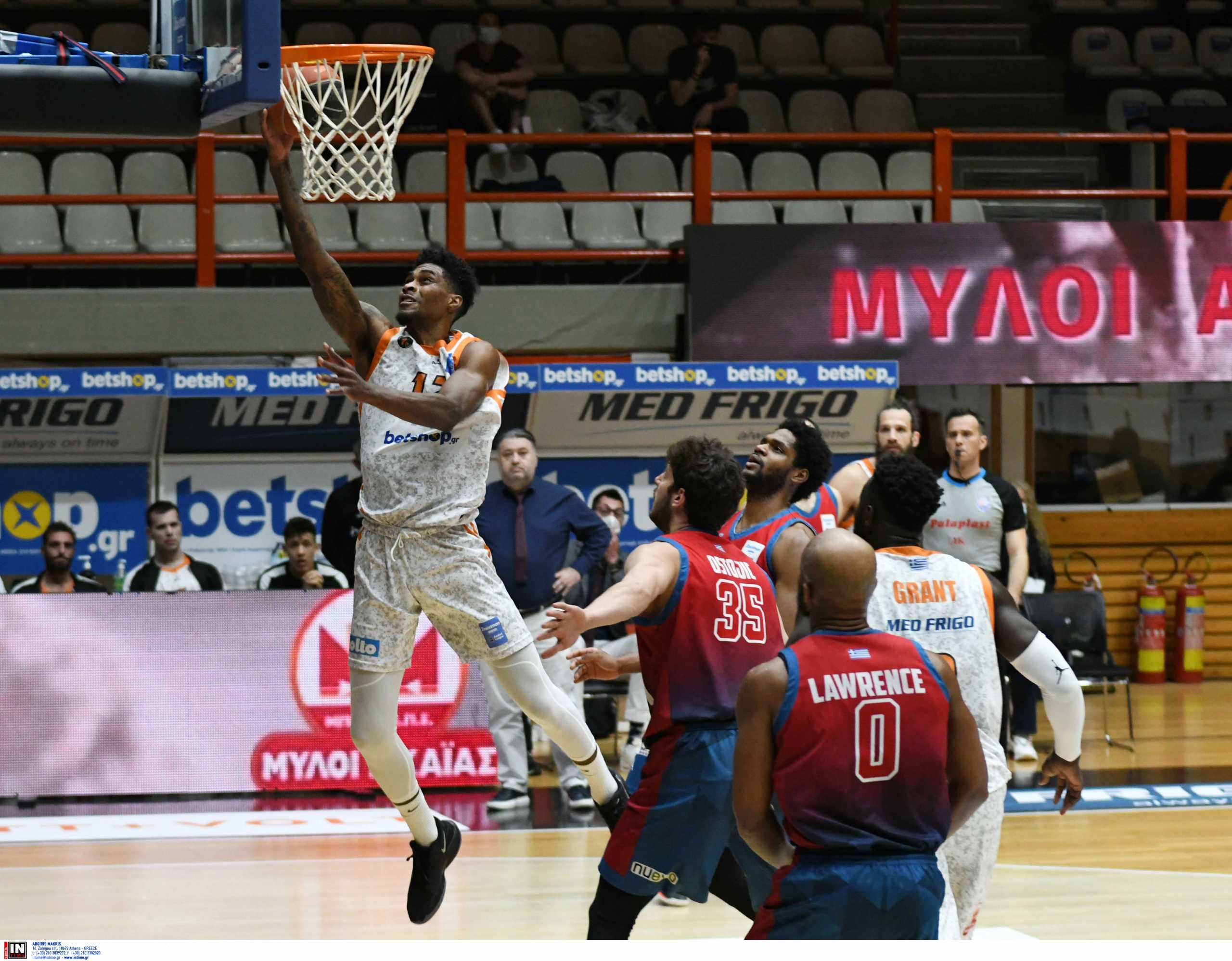 Basket League: Σώθηκε η Λάρισα, υποβιβάστηκε το Μεσολόγγι (video)