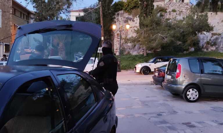 Ναύπλιο – Κορονοϊός: Έτρεχαν για να αποφύγουν τους αστυνομικούς – Νέες εικόνες συνωστισμού (pics)