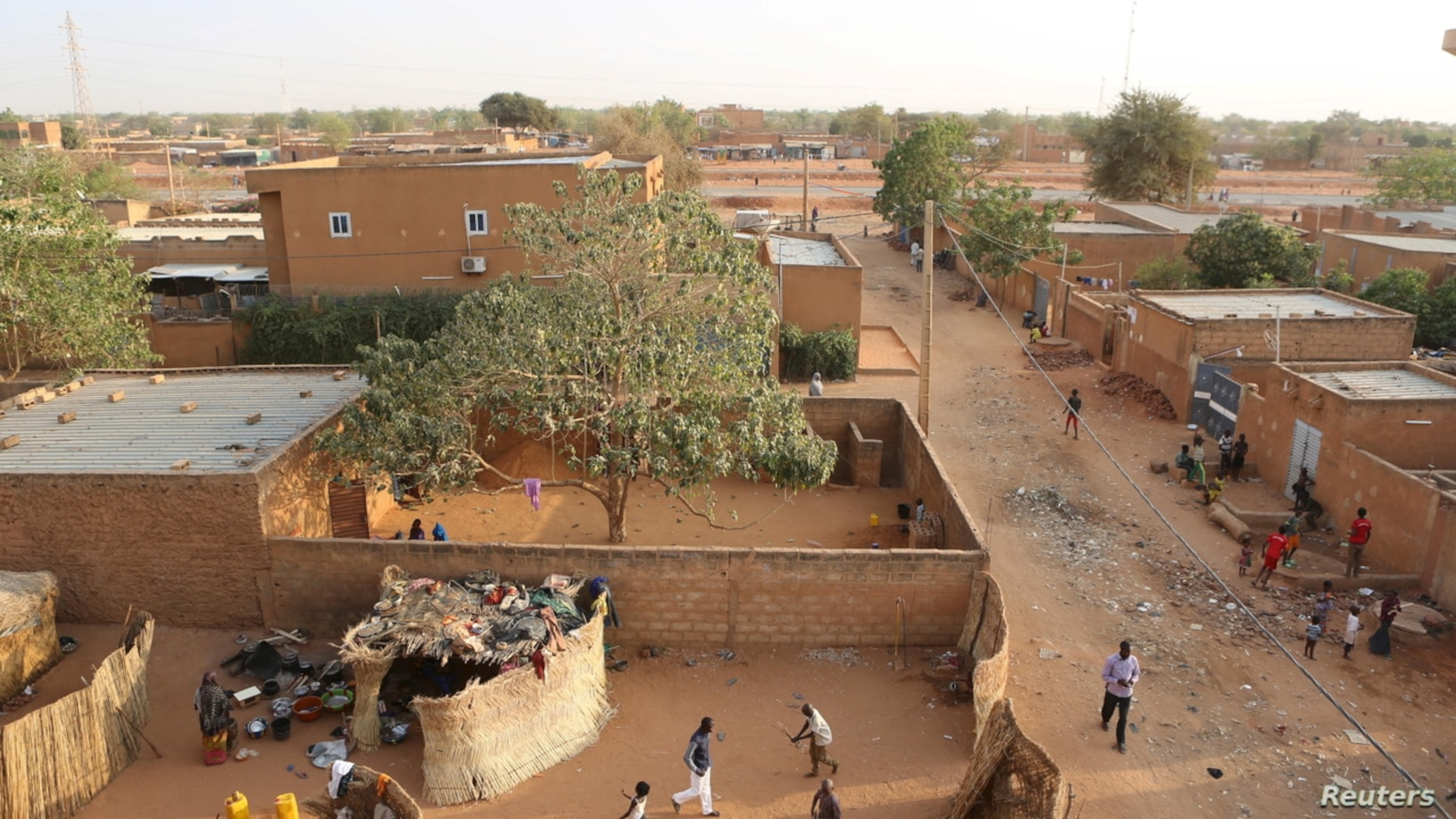 People walk in a courtyard in Niamey, Niger, February 16, 2016.  REUTERS