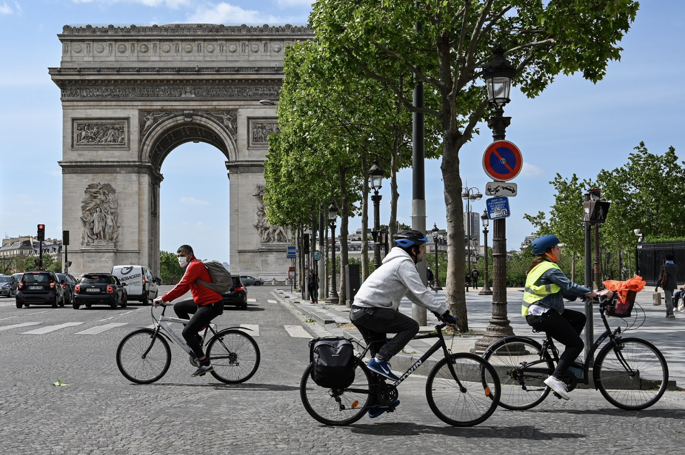 Γαλλία: Επιδότηση €2.500 σε όσους αποσύρουν το παλιό τους ΙΧ για να αγοράσουν ηλεκτρικό ποδήλατο