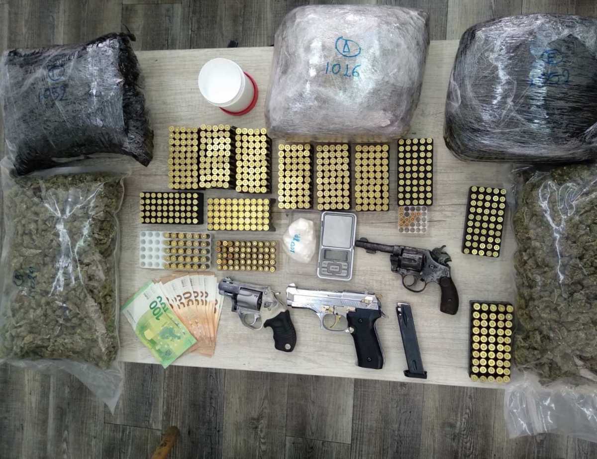 Πάτρα: Έπιασαν δύο διακινητές ναρκωτικών με 5 κιλά χασίς