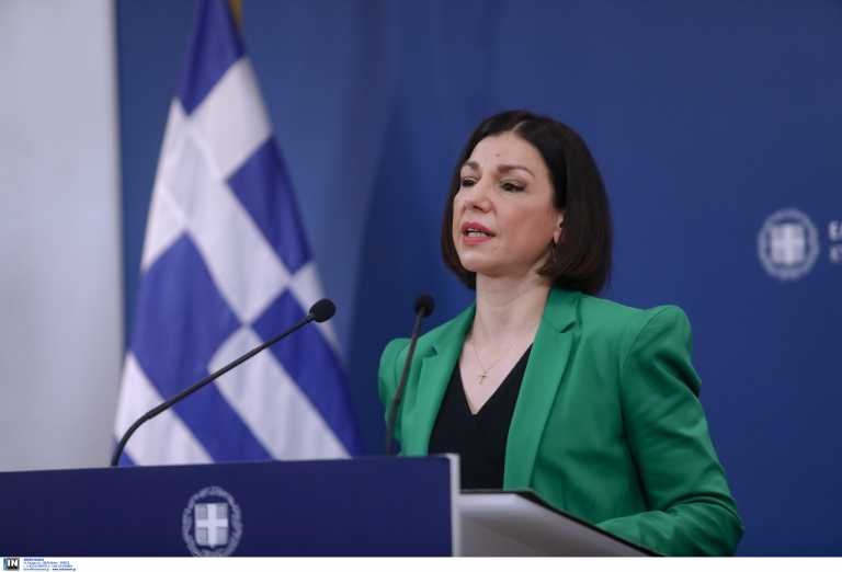 Live: Η ενημέρωση από την κυβερνητική εκπρόσωπο, Αριστοτελία Πελώνη