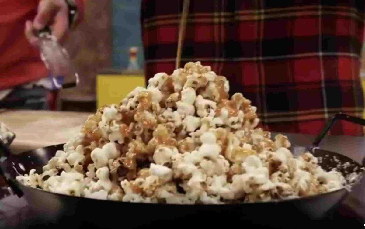 Αλμυρά pop corn με μπέικον και sweet chilli & pop corn με λευκή σοκολάτα και καραμέλα