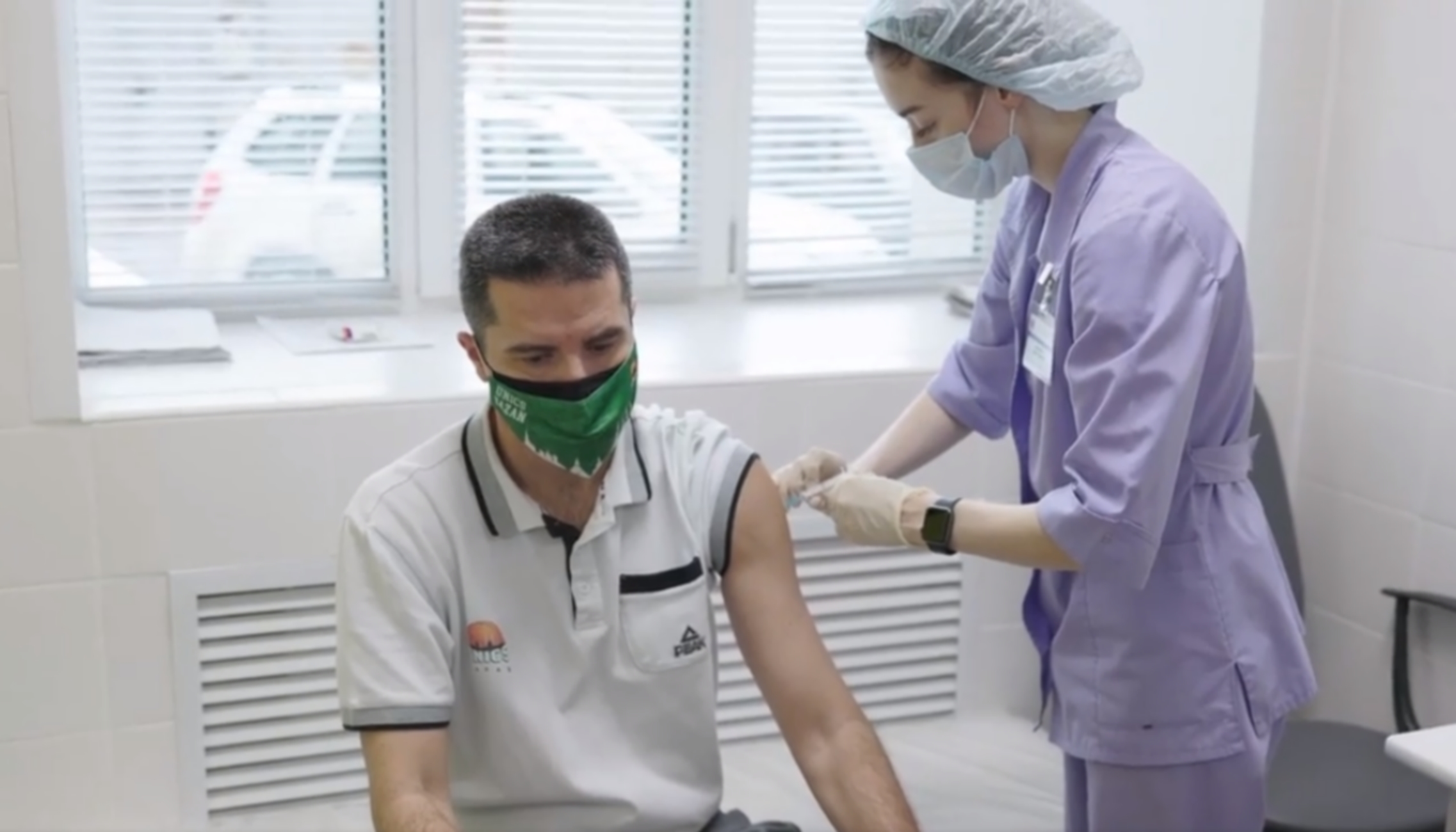 Ο Πρίφτης έκανε το εμβόλιο «Sputnik V» στη Ρωσία (video)