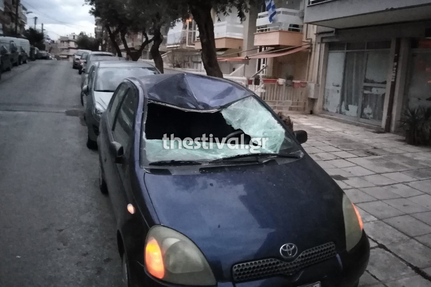 Θεσσαλονίκη: Αγωνία για νεαρό που έπεσε από  ταράτσα – Νοσηλεύεται διασωληνωμένος