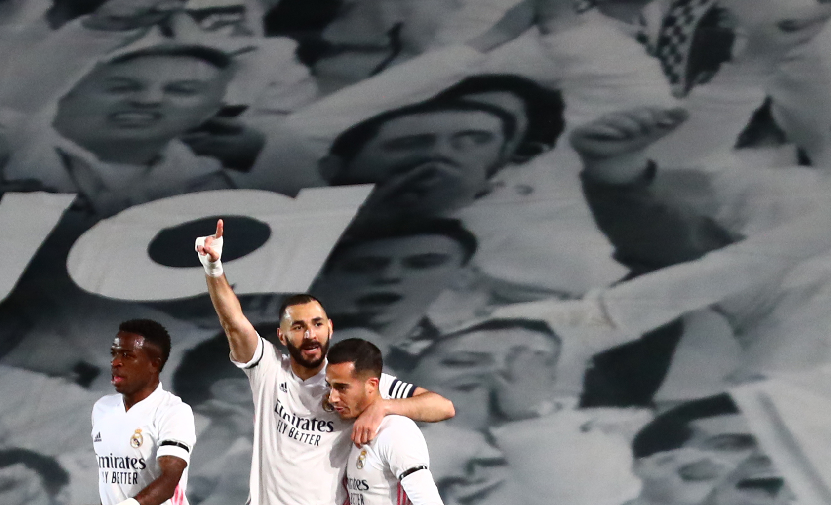 Soccer Football - La Liga Santander - Real Madrid v FC Barcelona - Estadio Alfredo Di Stefano, Madrid, Spain - April 10, 2021 Real Madrid's Karim Benzema celebrates scoring their first goal with teammates REUTERS